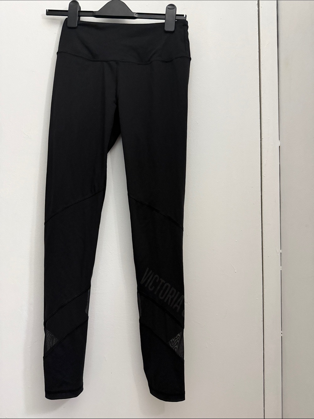Victoria Sport Leggings with mesh detail right above ankles - size S